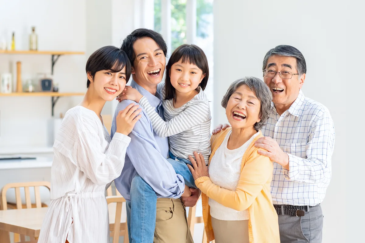 笑う3世代家族